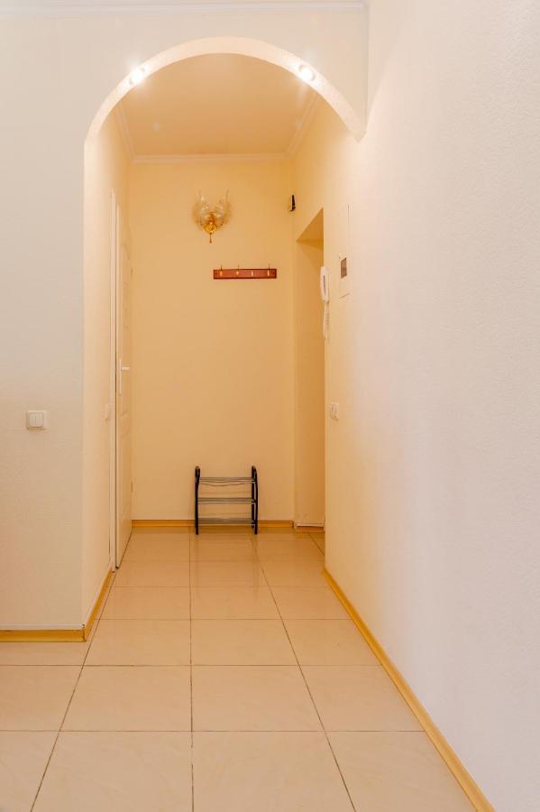קייב Apartment Triokhsviatytelskaya Street 3 מראה חיצוני תמונה