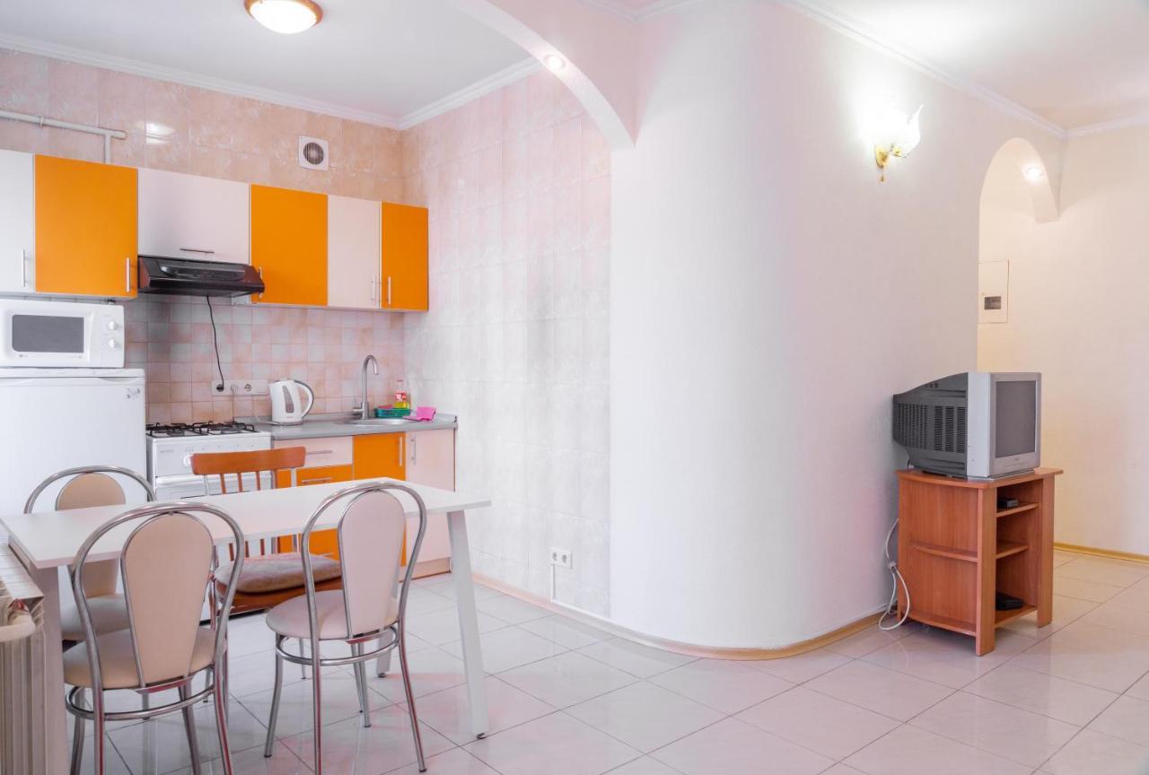 קייב Apartment Triokhsviatytelskaya Street 3 מראה חיצוני תמונה