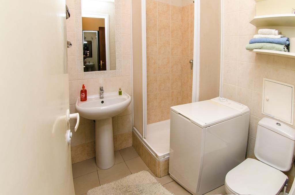 קייב Apartment Triokhsviatytelskaya Street 3 מראה חיצוני תמונה