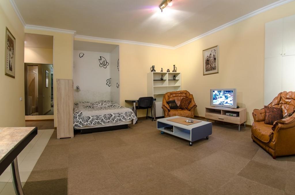 קייב Apartment Triokhsviatytelskaya Street 3 מראה חיצוני תמונה