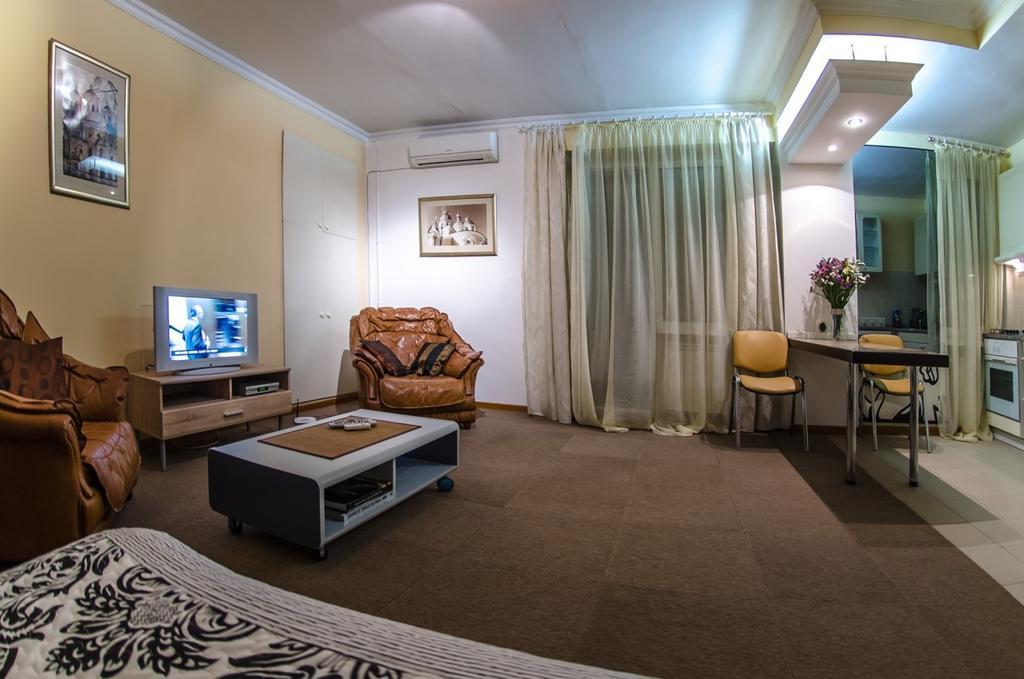 קייב Apartment Triokhsviatytelskaya Street 3 מראה חיצוני תמונה
