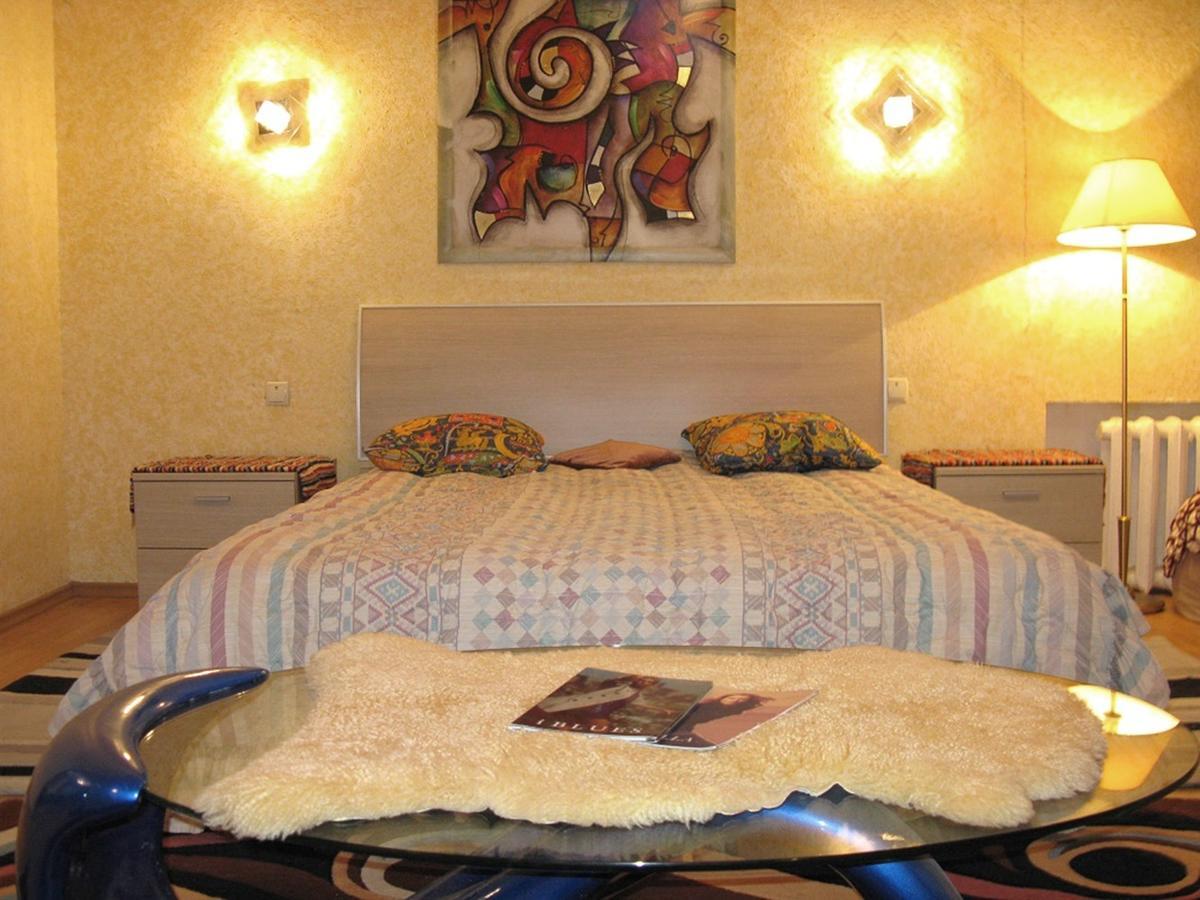 קייב Apartment Triokhsviatytelskaya Street 3 מראה חיצוני תמונה